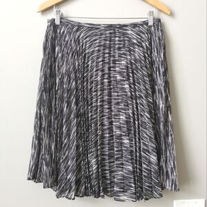 🌻2/$25🌻Mexx Pleated Pattern Knee Length Flowy Skirt